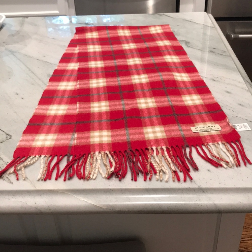 The classic Burberry cashmere check scarf